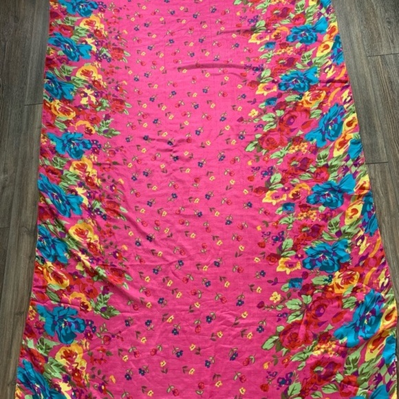 Sarong - Picture 1 of 8